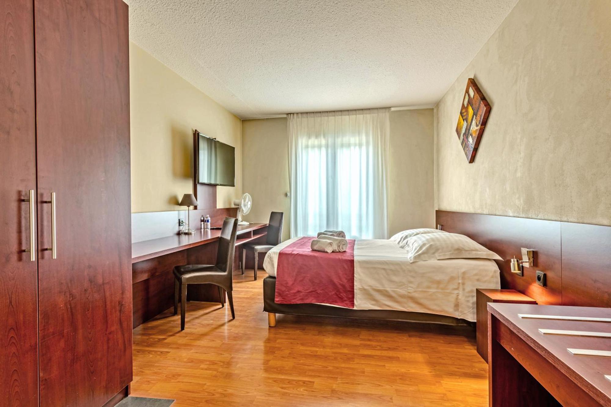 Logis Hotel Center Brest Room photo